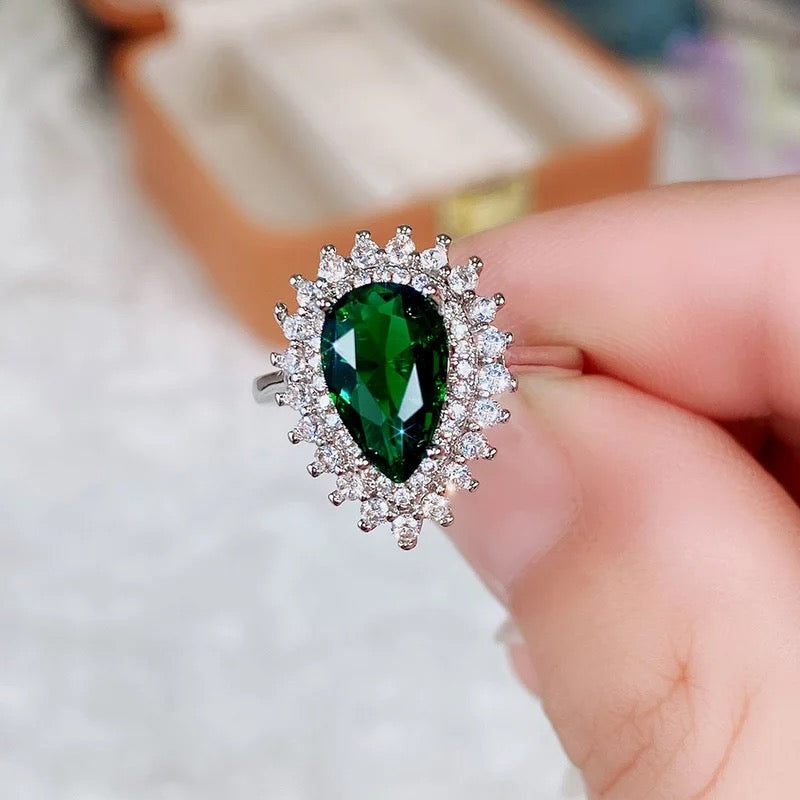 Bright Green Pear-Crystal Noble Ring