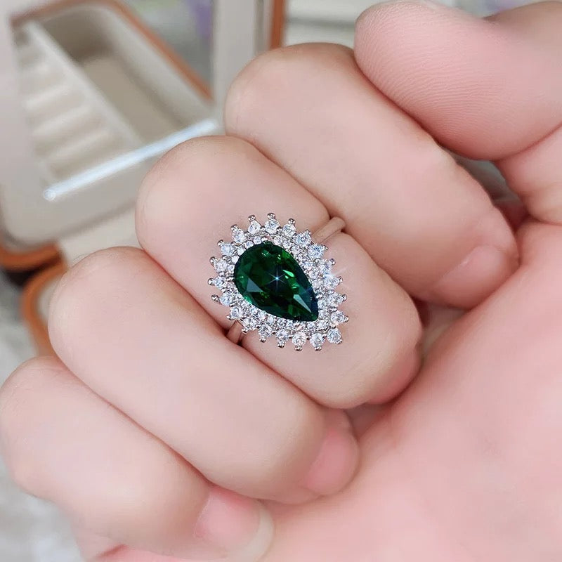 Bright Green Pear-Crystal Noble Ring