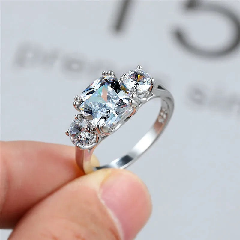 Luxury Zircon Crystal Engagement Ring