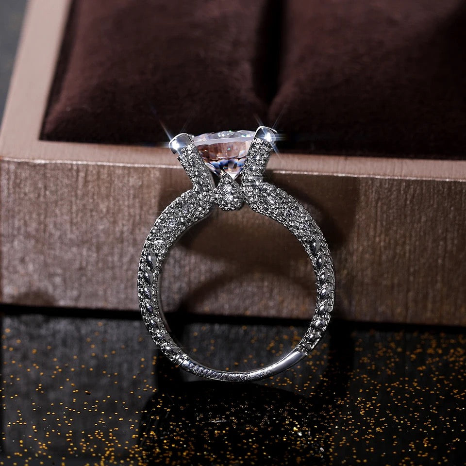 Luxury Zirconia Crystal Engagement Ring