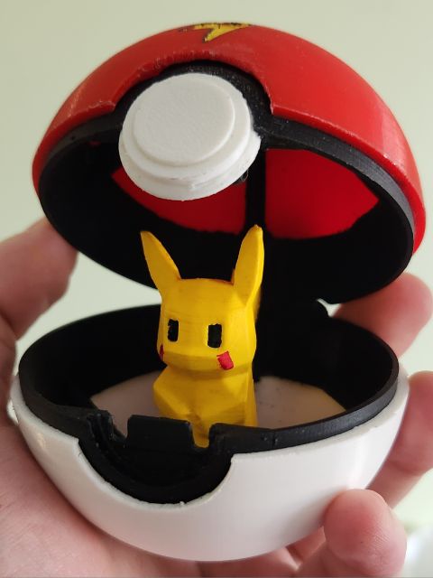 3D Printed Pokéball with Pokémon